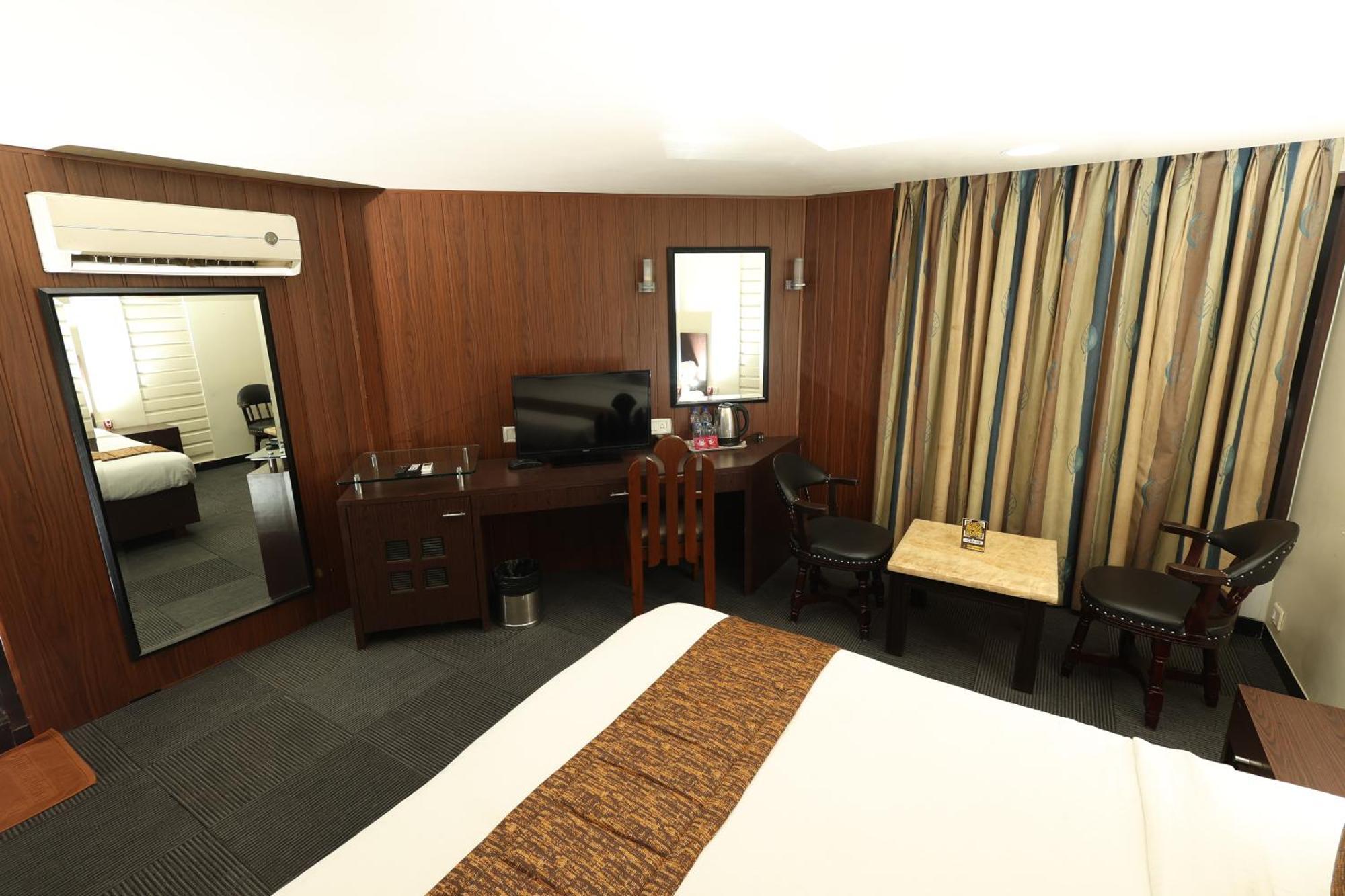 Quaint Suites Hotel & Banquet Мумбаи Экстерьер фото