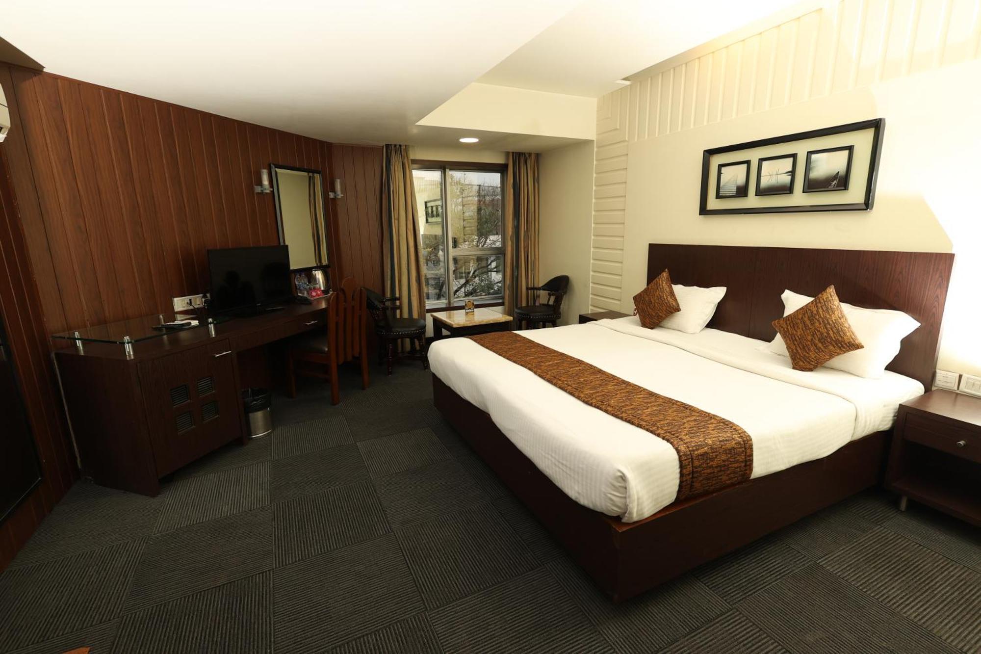 Quaint Suites Hotel & Banquet Мумбаи Экстерьер фото