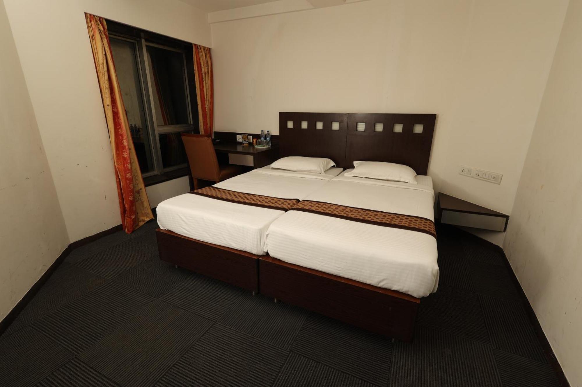 Quaint Suites Hotel & Banquet Мумбаи Экстерьер фото