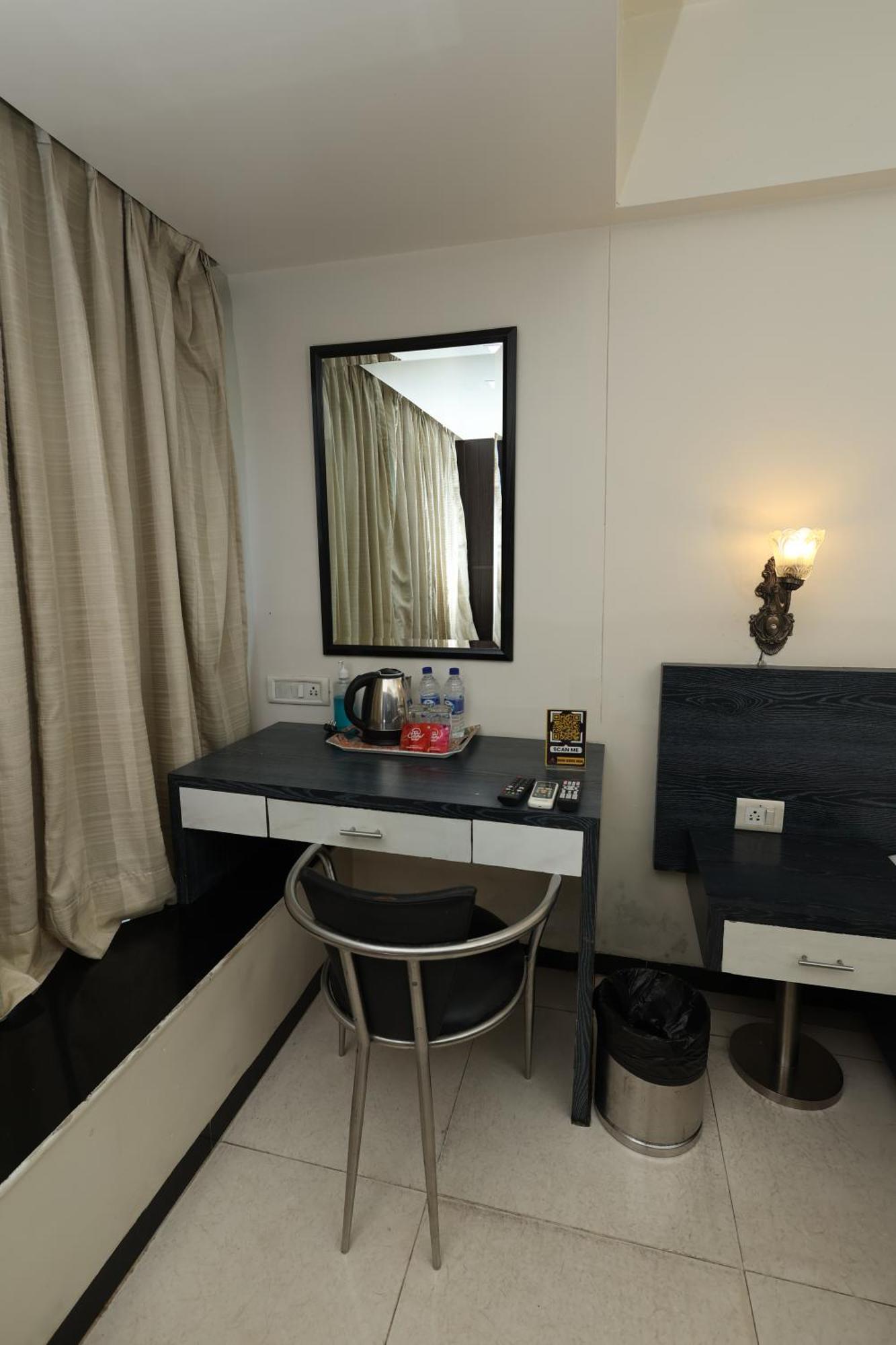 Quaint Suites Hotel & Banquet Мумбаи Экстерьер фото