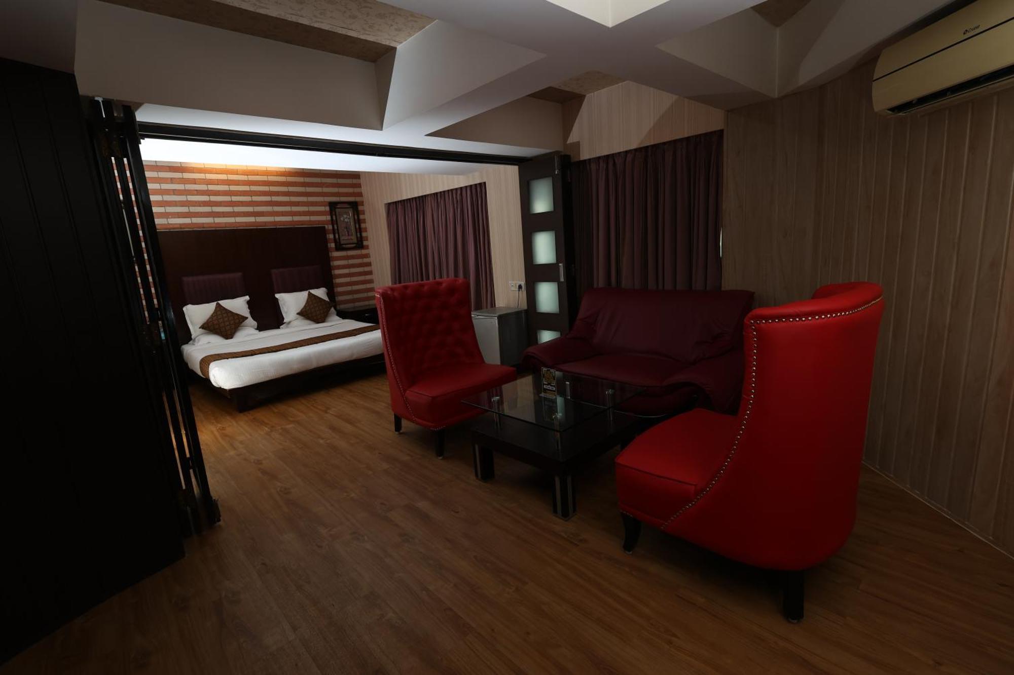 Quaint Suites Hotel & Banquet Мумбаи Экстерьер фото