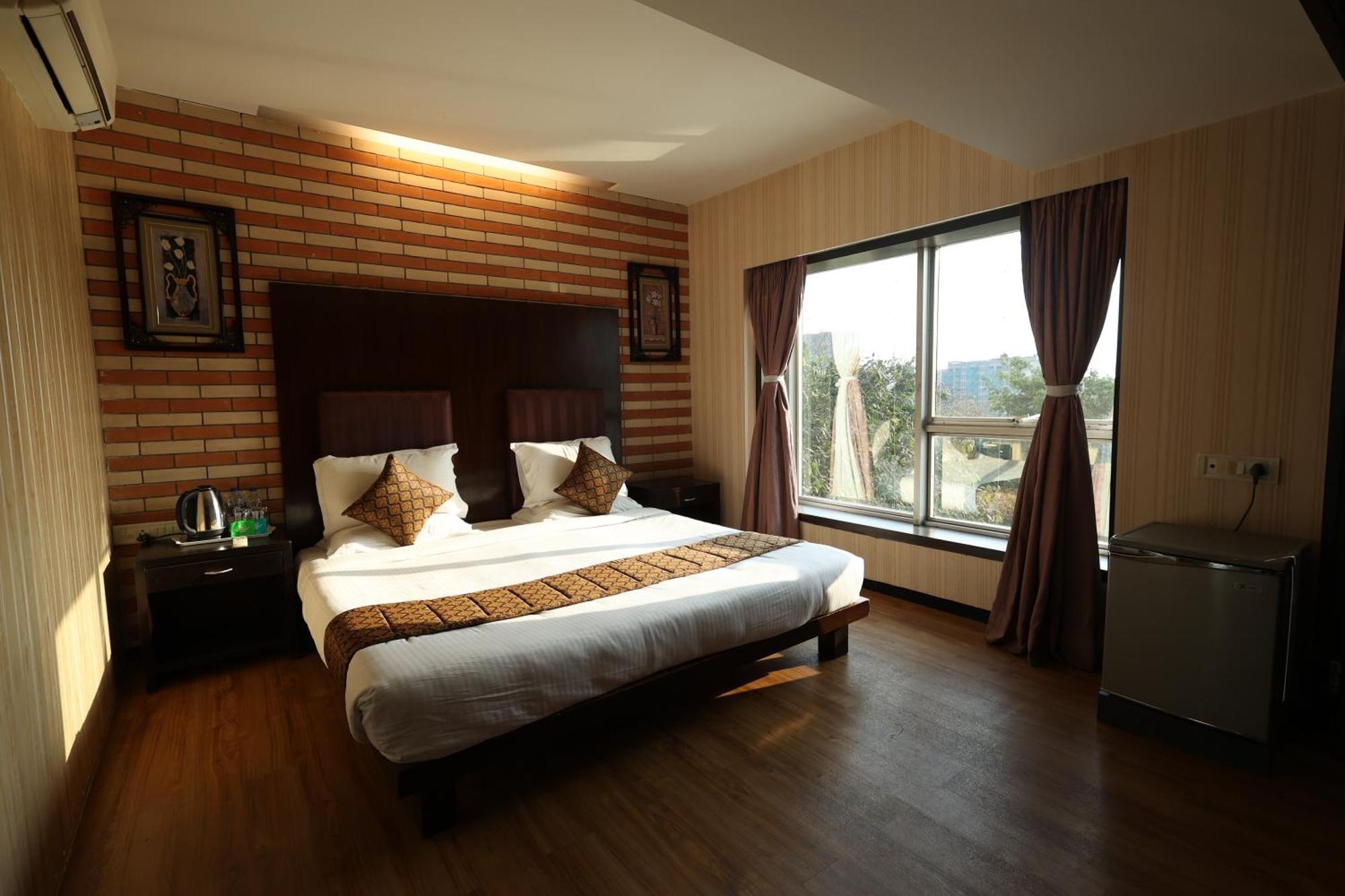 Quaint Suites Hotel & Banquet Мумбаи Экстерьер фото