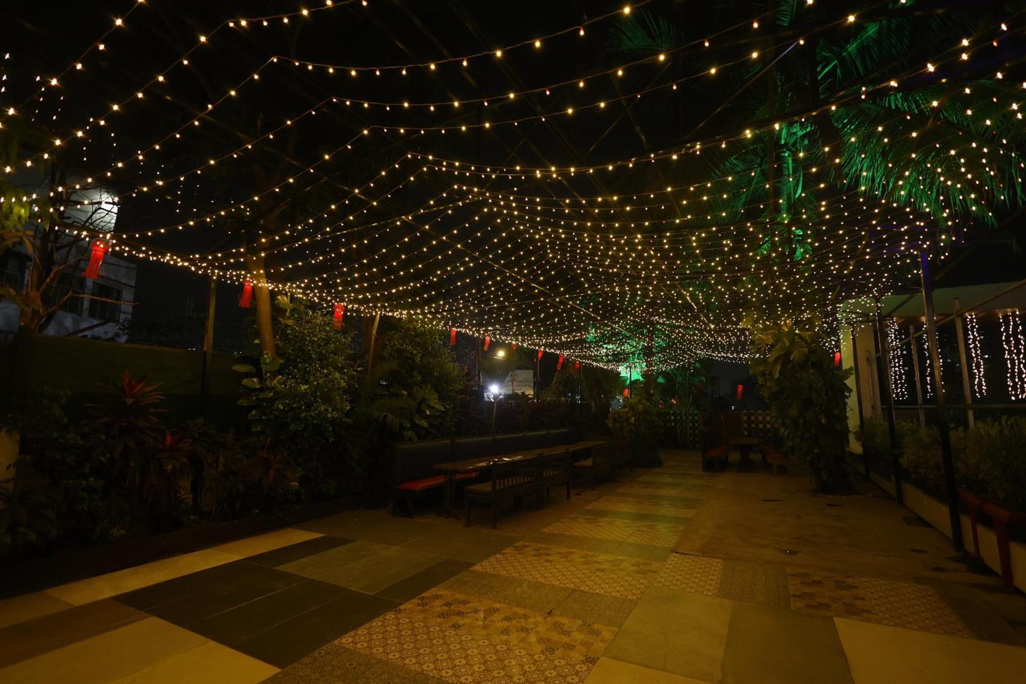 Quaint Suites Hotel & Banquet Мумбаи Экстерьер фото